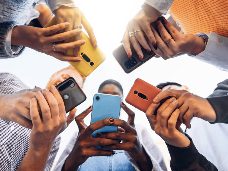 SMS vs Instant Messaging Apps for Work – Which is Better for Business Communications? SMS vs Instant Messaging Apps for Work - Which is Better for Business Communications?